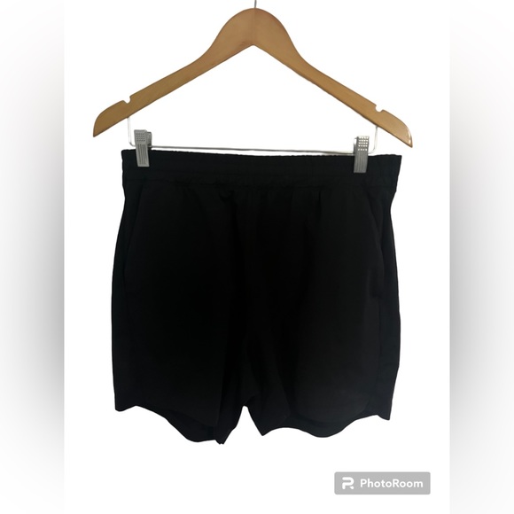 Uniqlo smart stretch shorts (M) - Picture 3 of 3